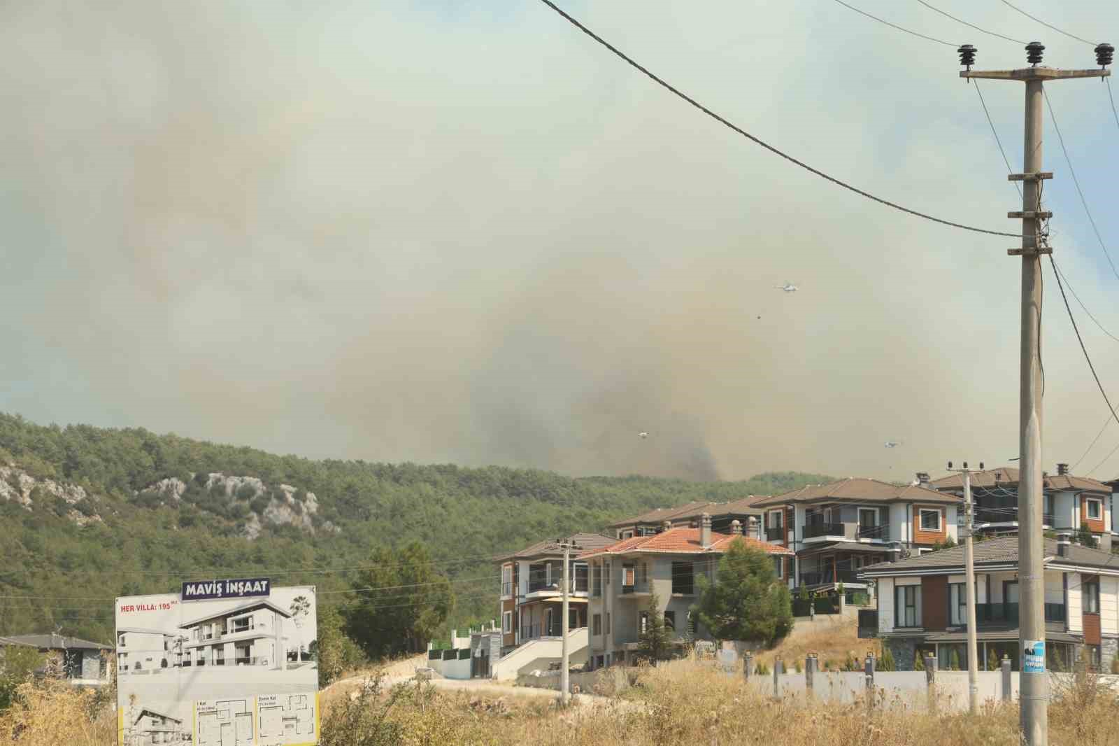 Muğla’da dev yangın bulutları gökyüzünü kapladı
