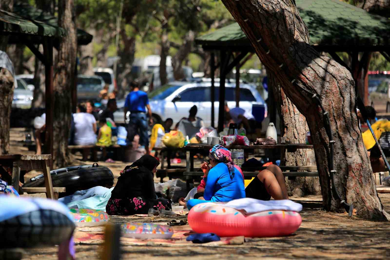 Antalya’da termometreler 40 dereceyi gösterdi
