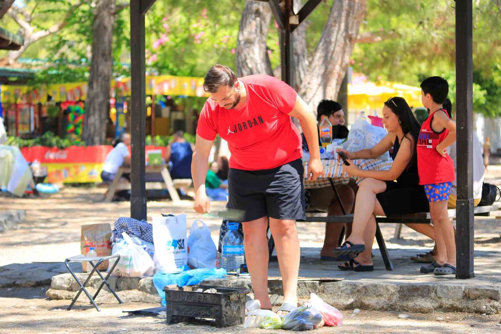 Antalya’da termometreler 40 dereceyi gösterdi
