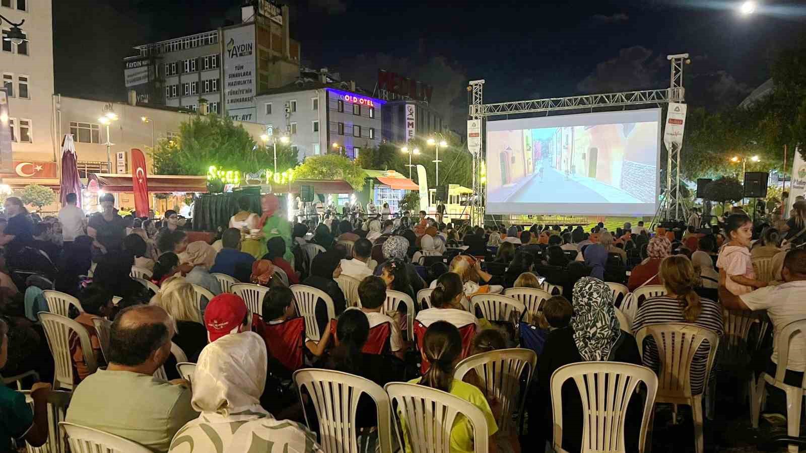 Başkan Kurnaz: “Açık Hava Sinema Festivalimiz yoğun katılımlar ile gerçekleşti”
