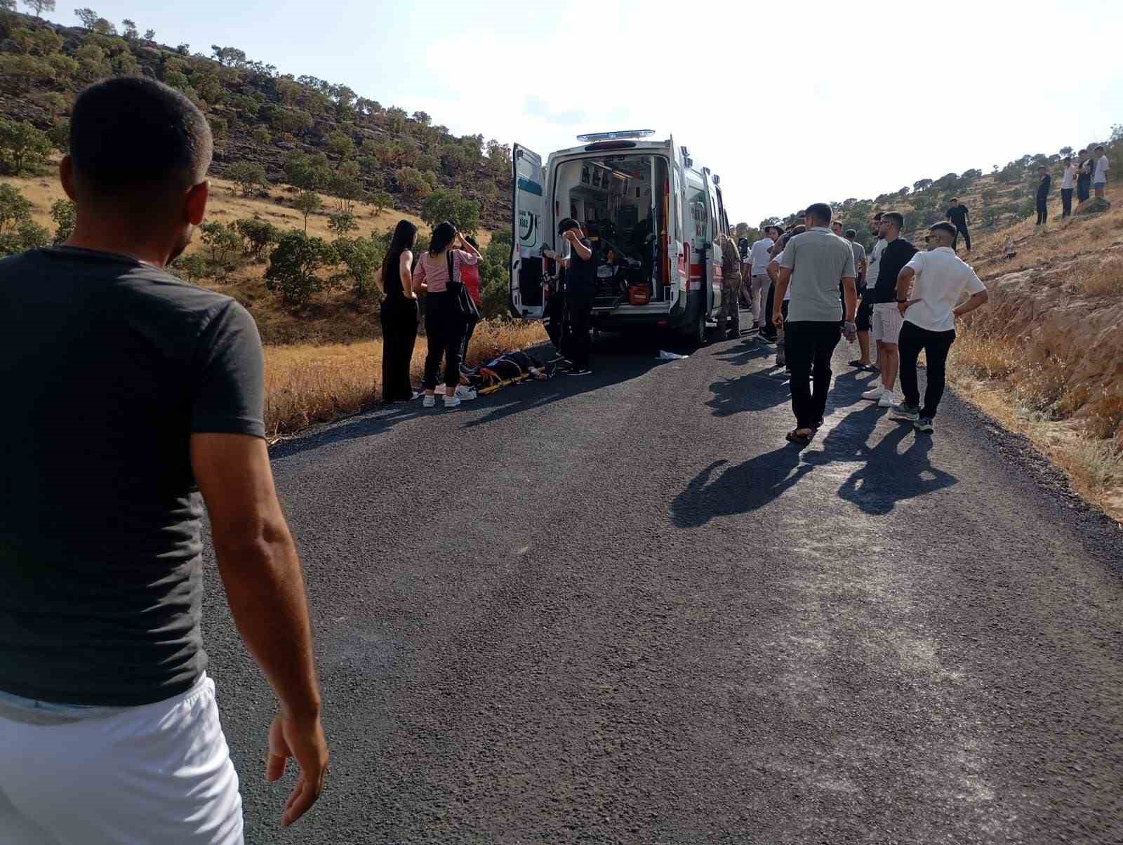 Mardin’de hafif ticari araç takla attı: 5 yaralı
