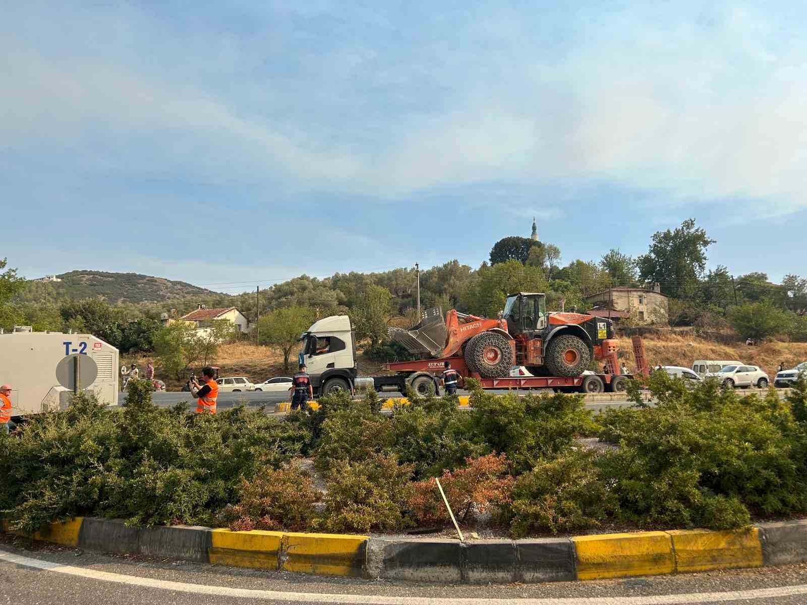 Orman yangını dolayısıyla Yatağan girişi trafiğe kapatıldı
