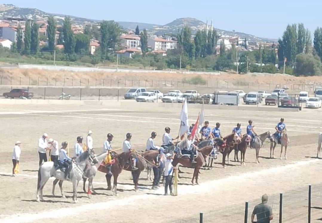 Selendi Beypınar takımı Atlı Cirit Ligi’ne çıktı
