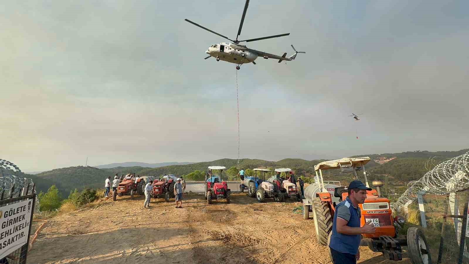 Köylüler yangına karşı seferber oldu: Tankerlerle helikopterlere su takviyesi yapılıyor
