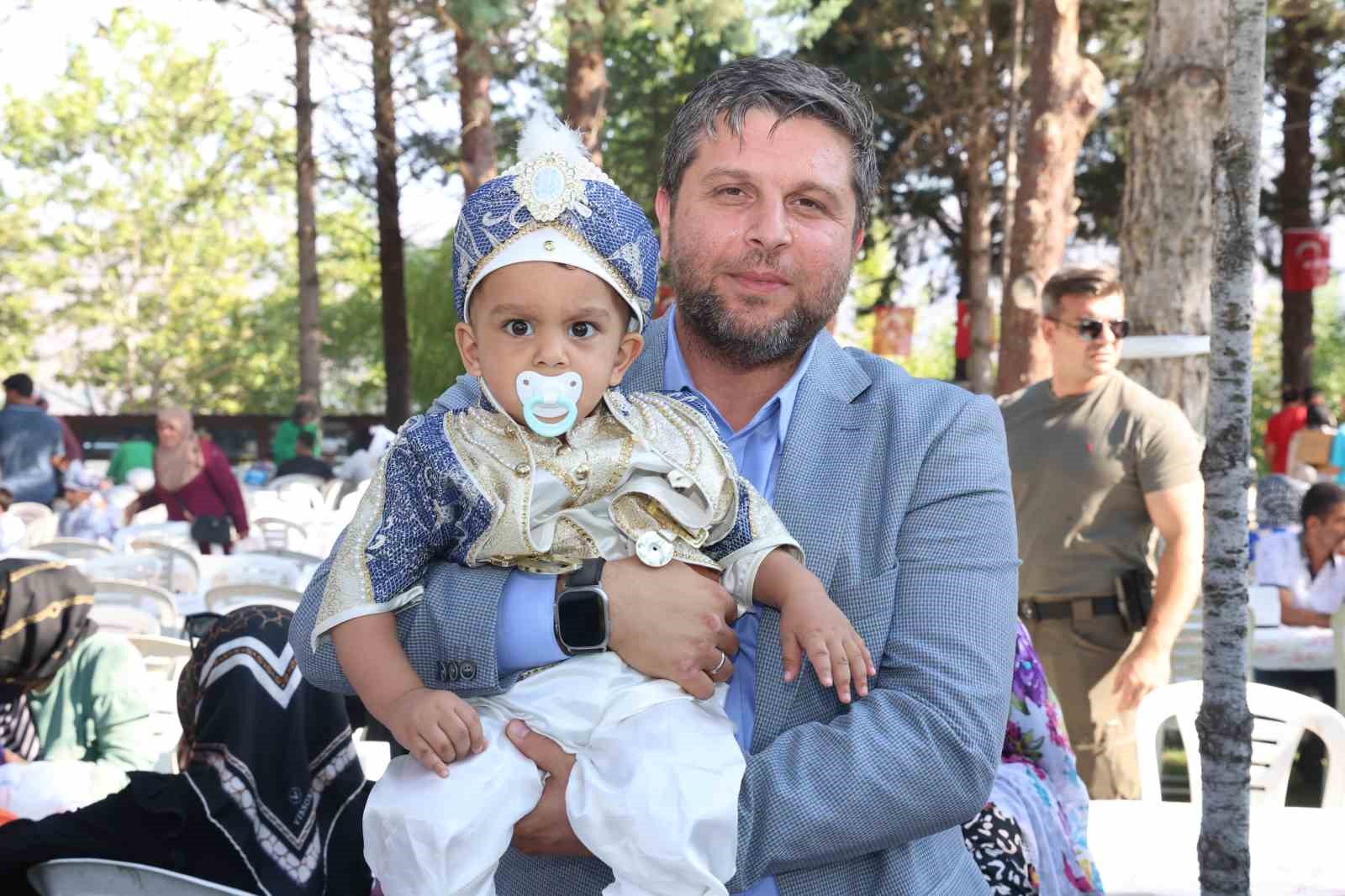 Elazığ’da toplu sünnet töreni
