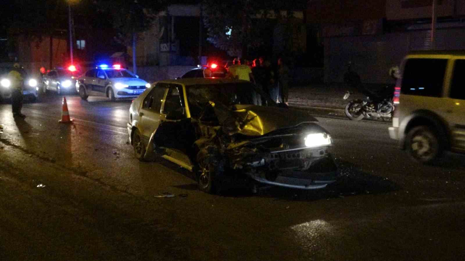 Malatya’da otomobil motosikletle çarpıştı: 1’i çocuk 2 ağır yaralı
