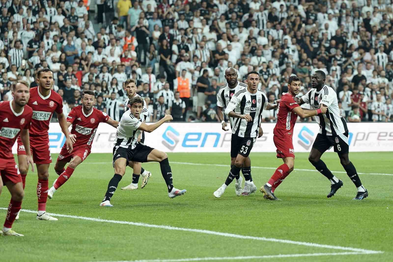 Trendyol Süper Lig: Beşiktaş: 1 - Antalyaspor: 1 (Maç devam ediyor)
