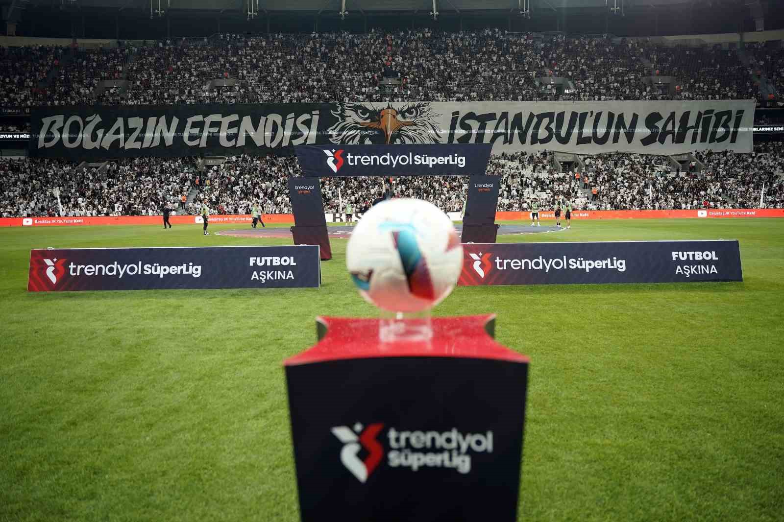 Trendyol Süper Lig: Beşiktaş: 1 - Antalyaspor: 1 (Maç devam ediyor)
