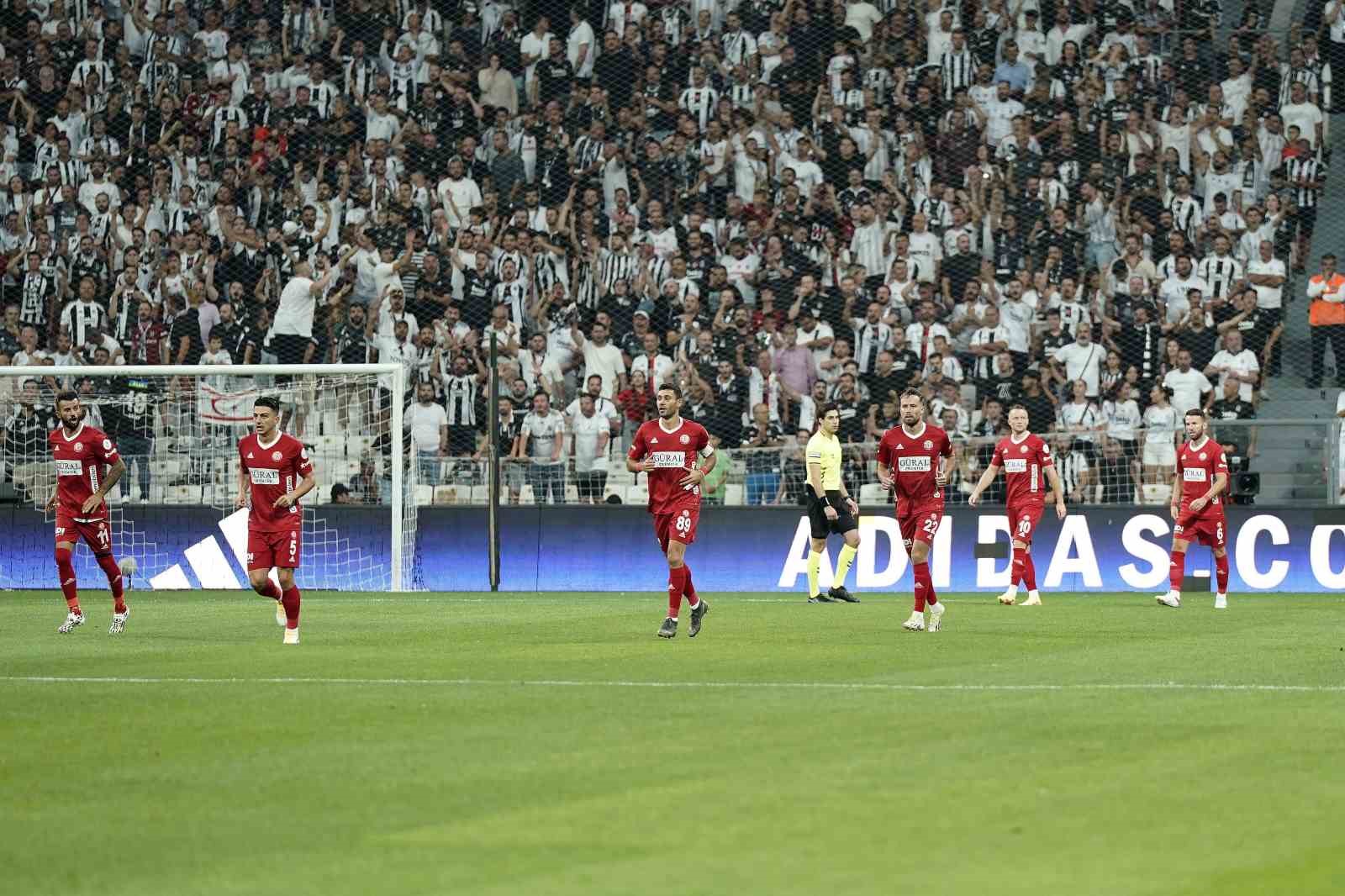 Trendyol Süper Lig: Beşiktaş: 1 - Antalyaspor: 1 (Maç devam ediyor)
