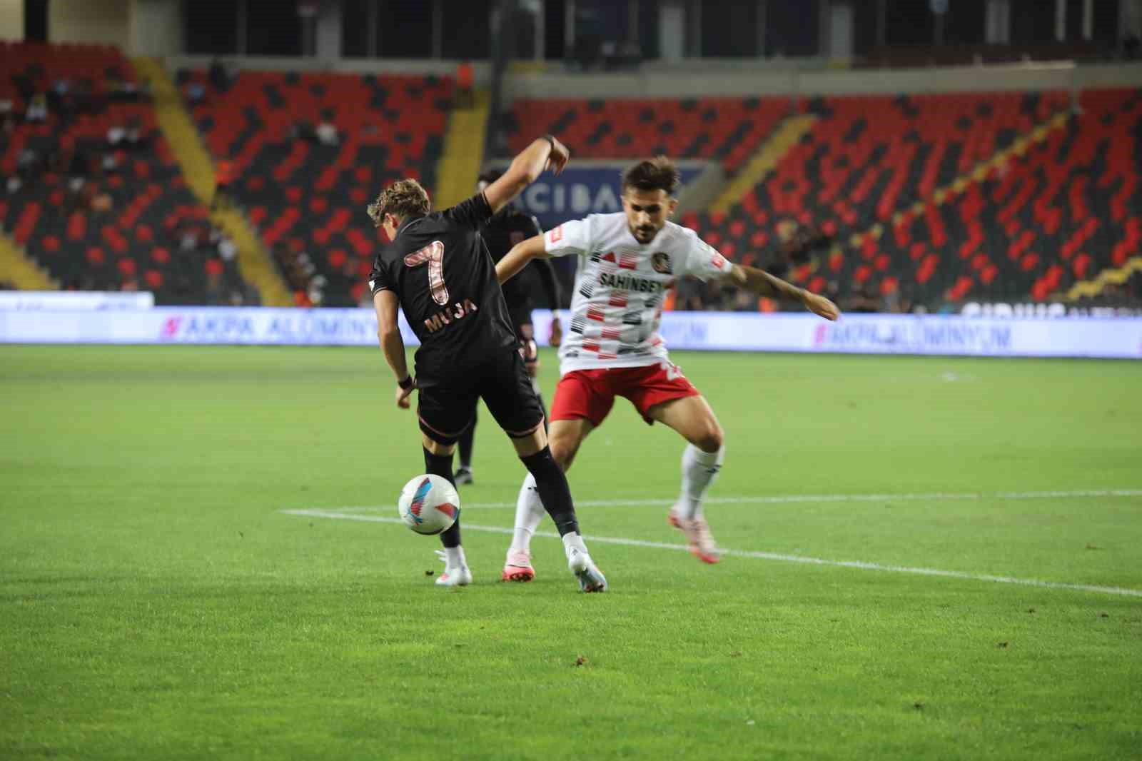 Trendyol Süper Lig: Gaziantep FK: 0 - Samsunspor: 1 (Maç devam ediyor)
