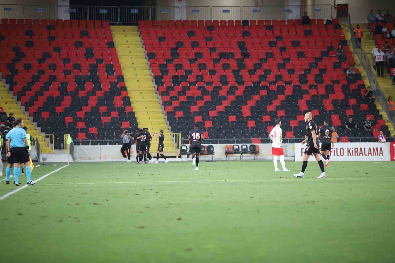 Trendyol Süper Lig: Gaziantep FK: 0 - Samsunspor: 1 (Maç devam ediyor)
