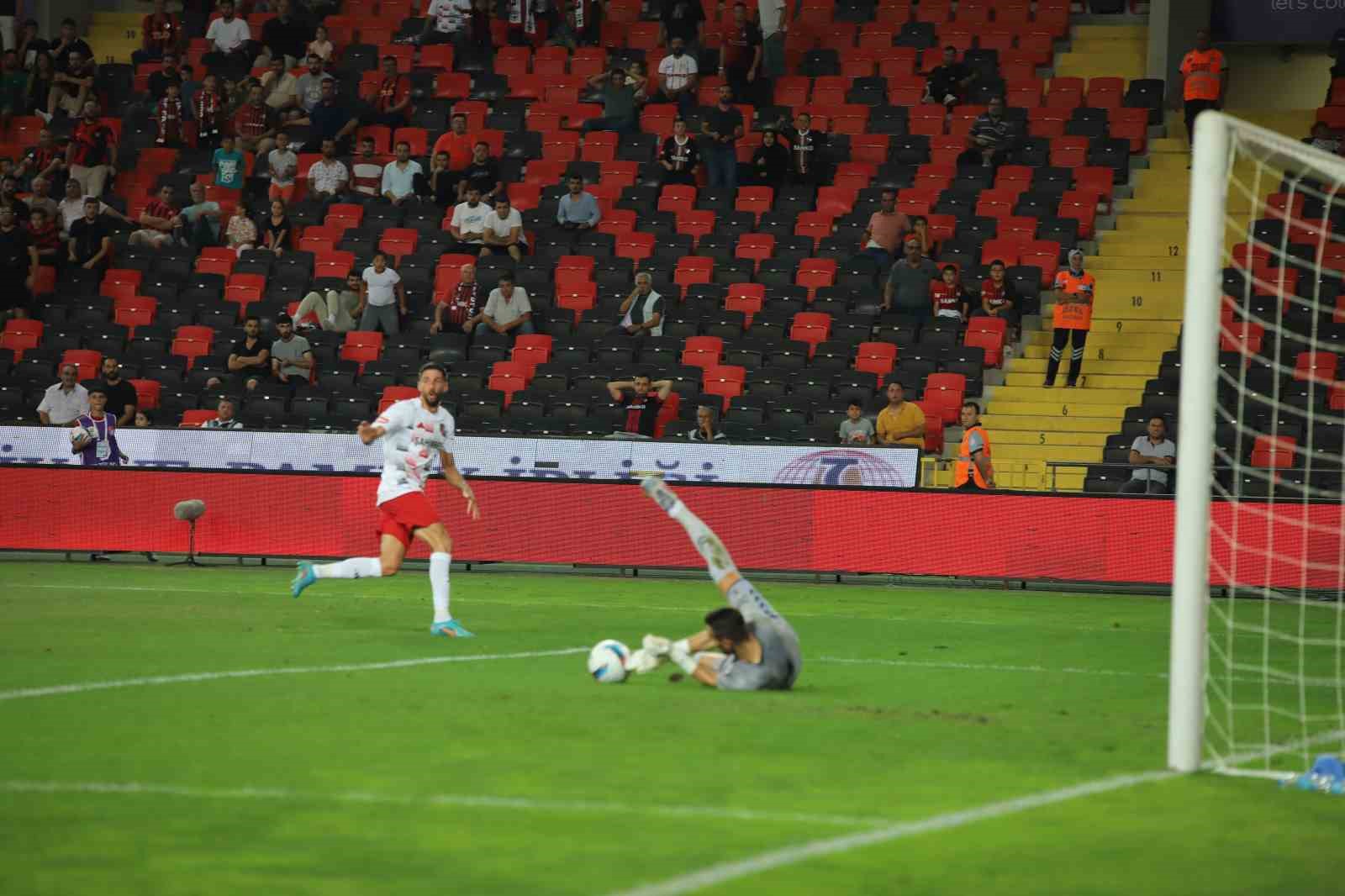 Trendyol Süper Lig: Gaziantep FK: 0 - Samsunspor: 1 (Maç devam ediyor)
