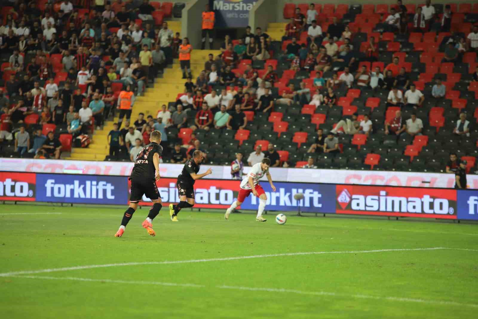 Trendyol Süper Lig: Gaziantep FK: 0 - Samsunspor: 1 (Maç devam ediyor)
