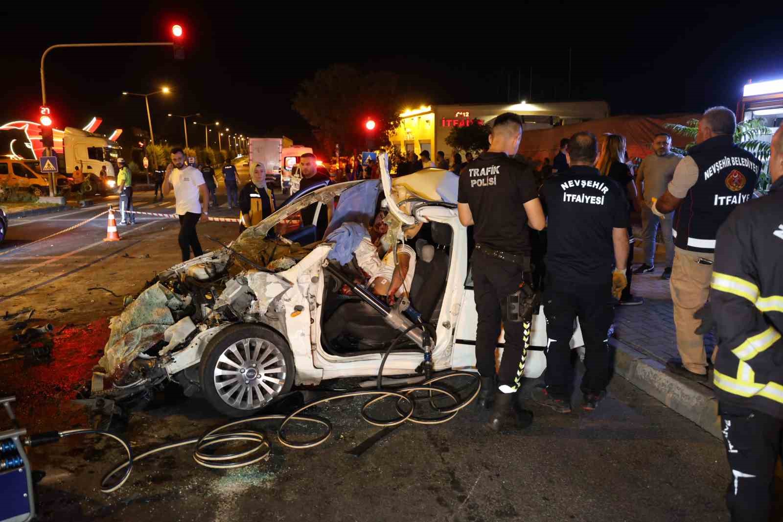 Nevşehir’de otomobil tıra arkadan çarptı: 2 ölü, 3 ağır yaralı
