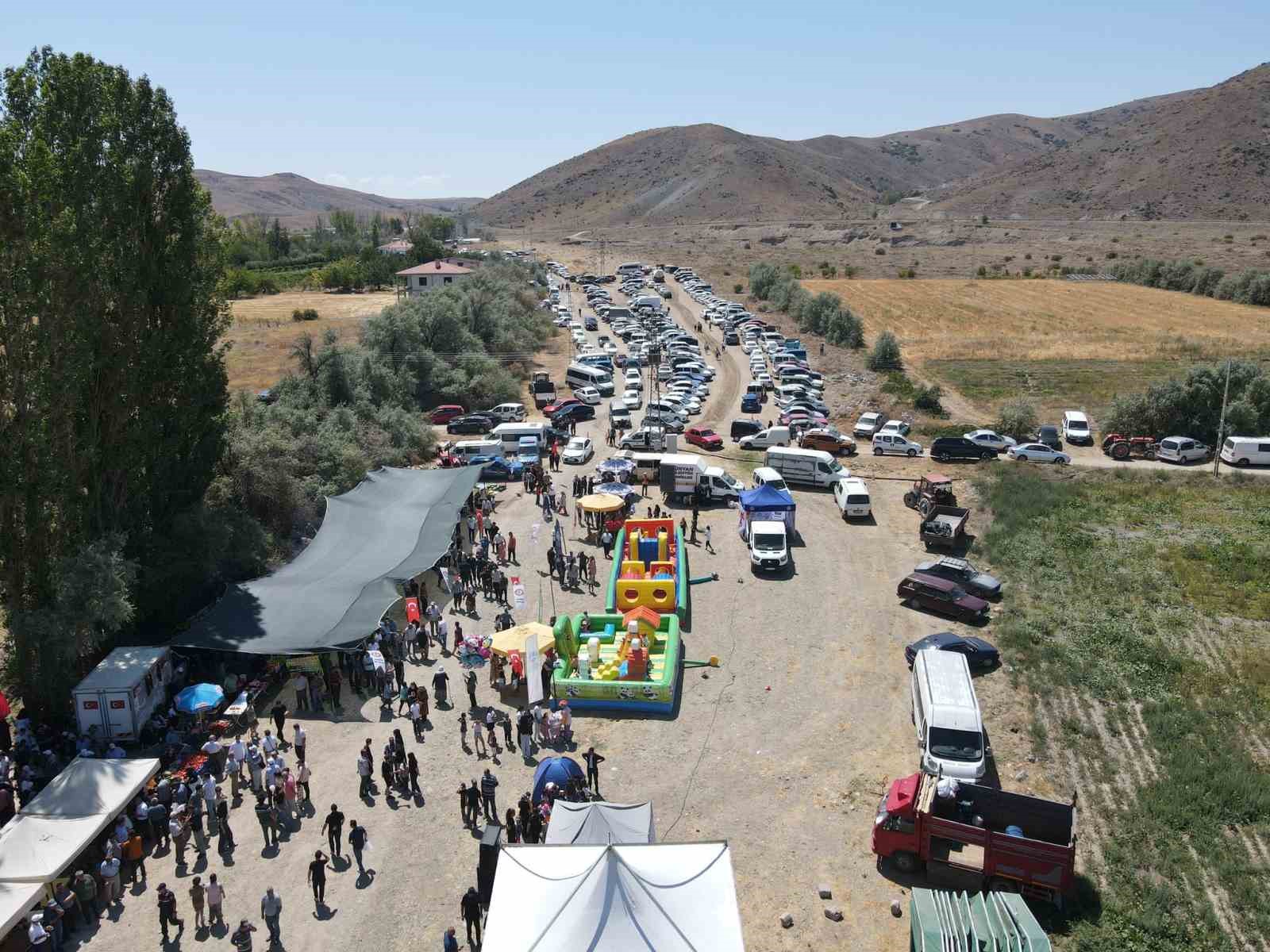 Karahıdır 4. Geleneksel Pilav Domates Şenliği gerçekleştirildi
