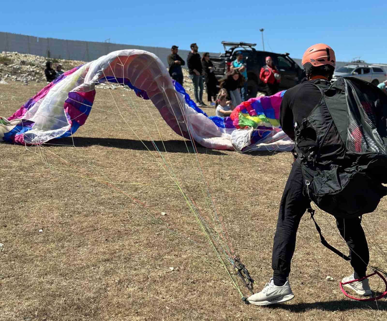 Yamaç paraşütçüleri mesafe eğitimini tamamladı
