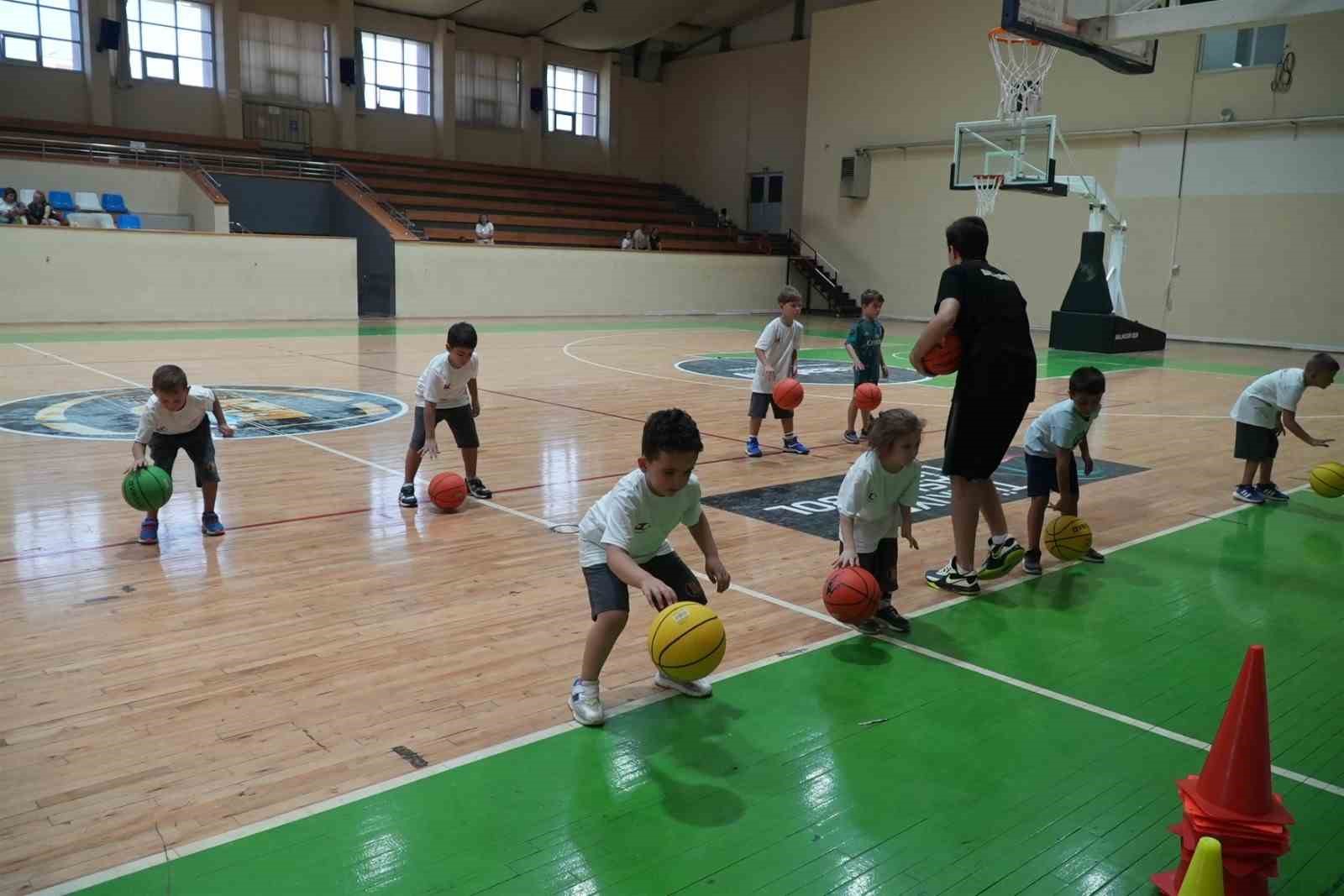 Yaz Spor Okulları’nın ikinci dönem zili çaldı
