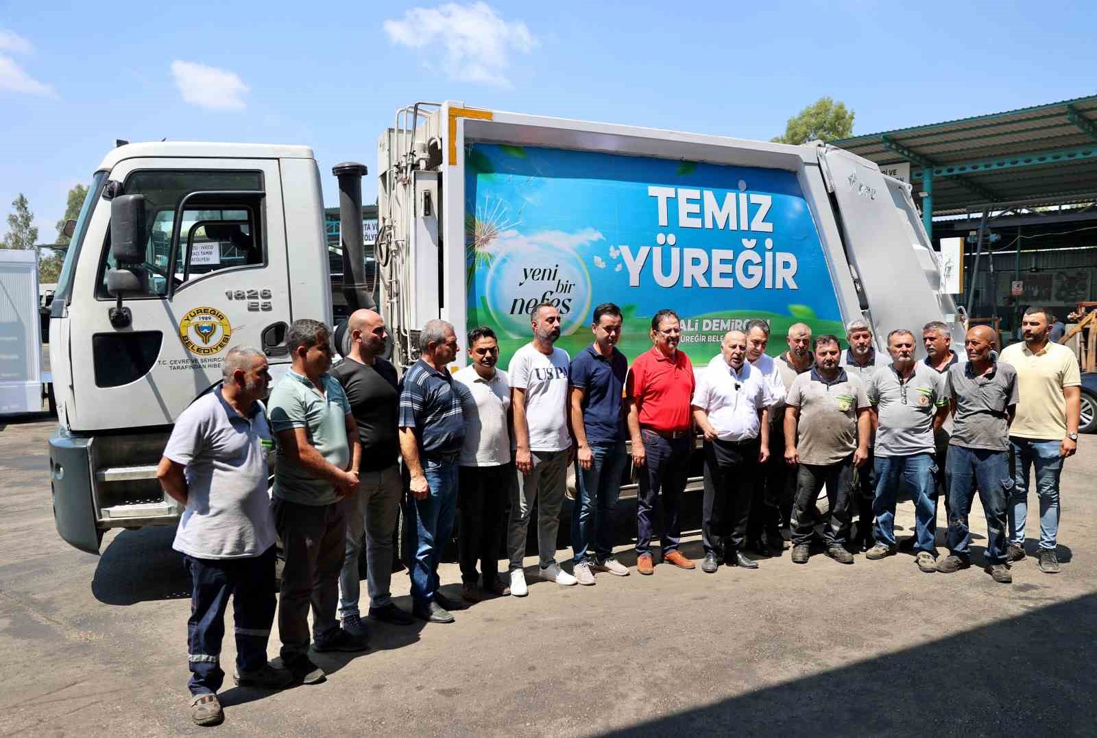 Yüreğir Belediyesi çöp suyu akıtan araçları tamir ettirdi
