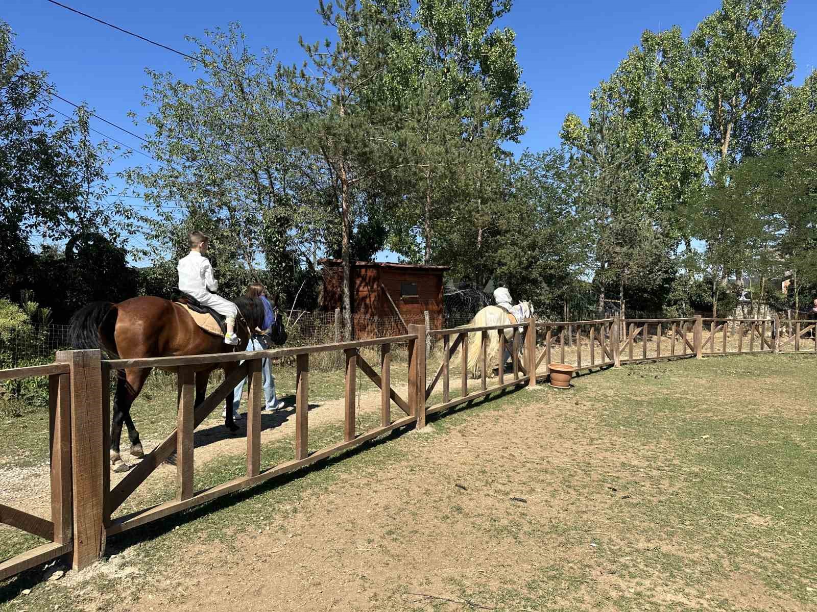 Çocuk evlerinde kalan çocuklara sünnet şöleni
