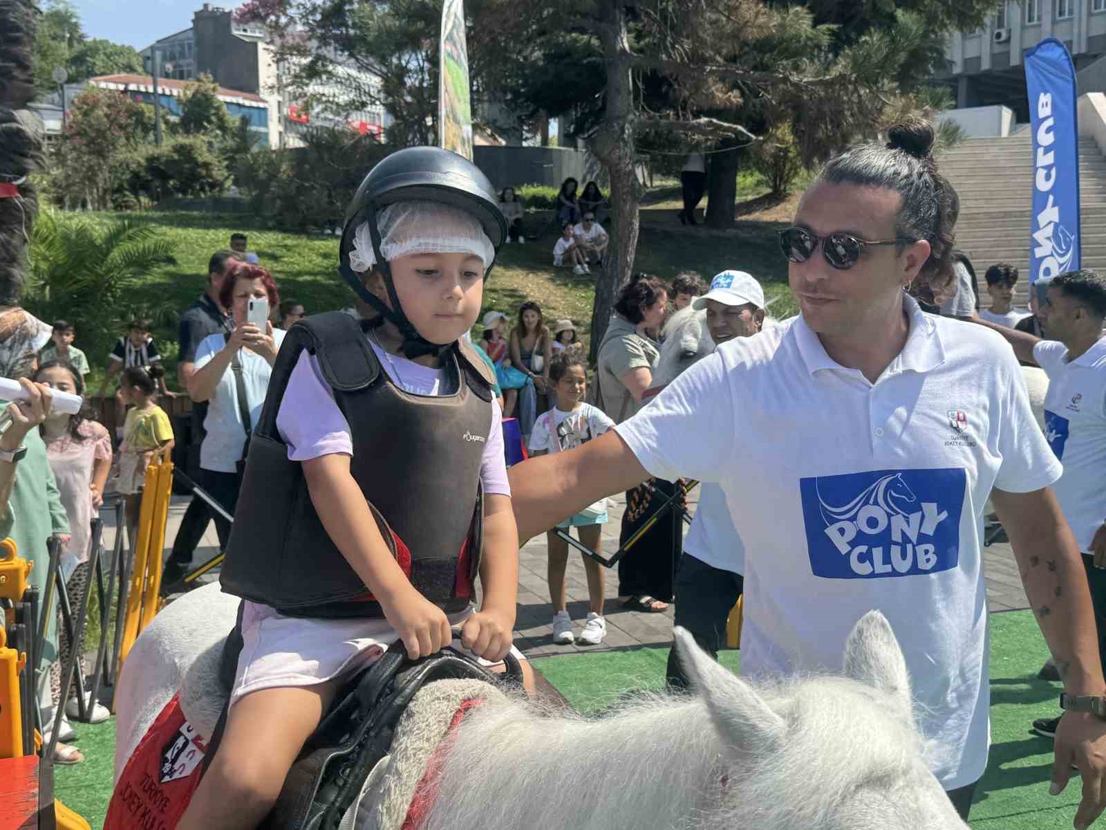 Miniklere hayvan sevgisi aşılandı
