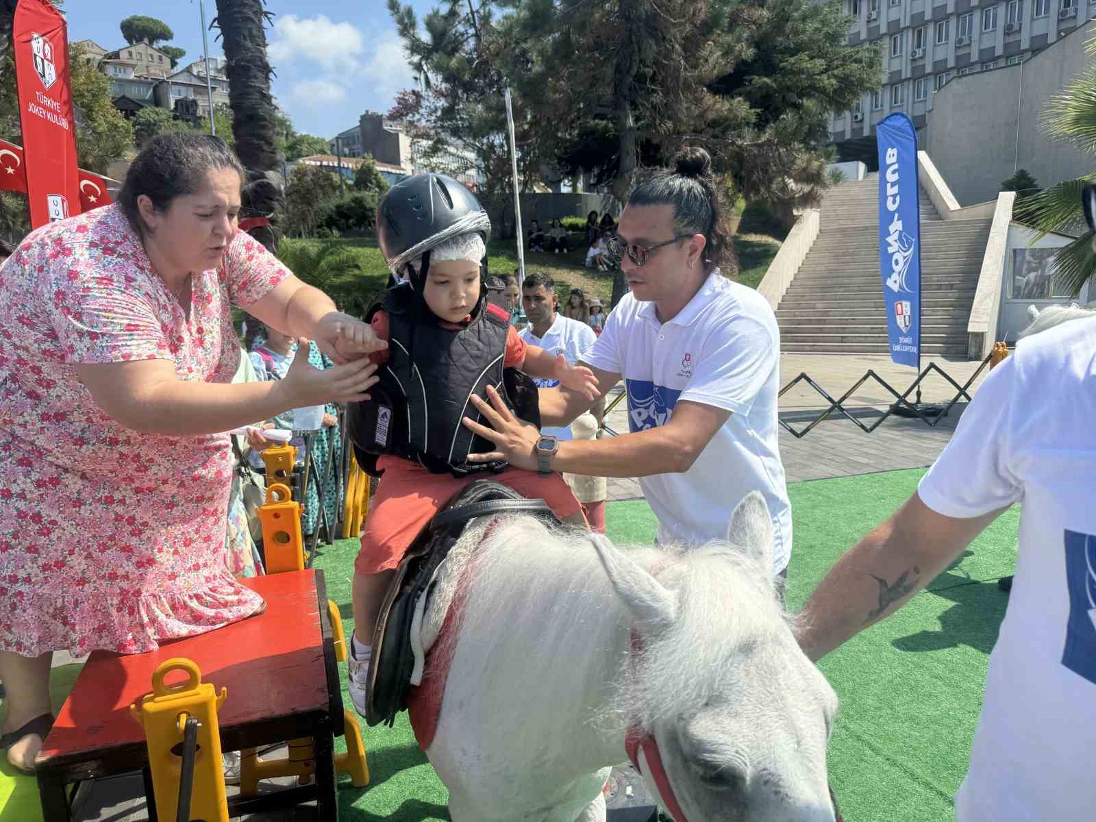 Miniklere hayvan sevgisi aşılandı
