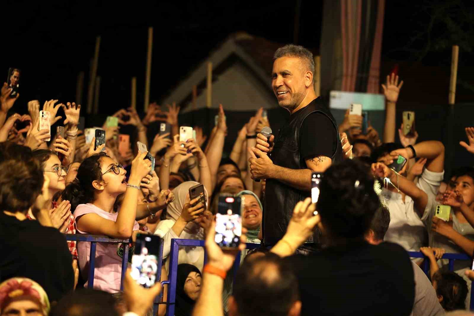 Haluk Levent ve Zakkum, Tavas Zeybek Festivaline renk kattı
