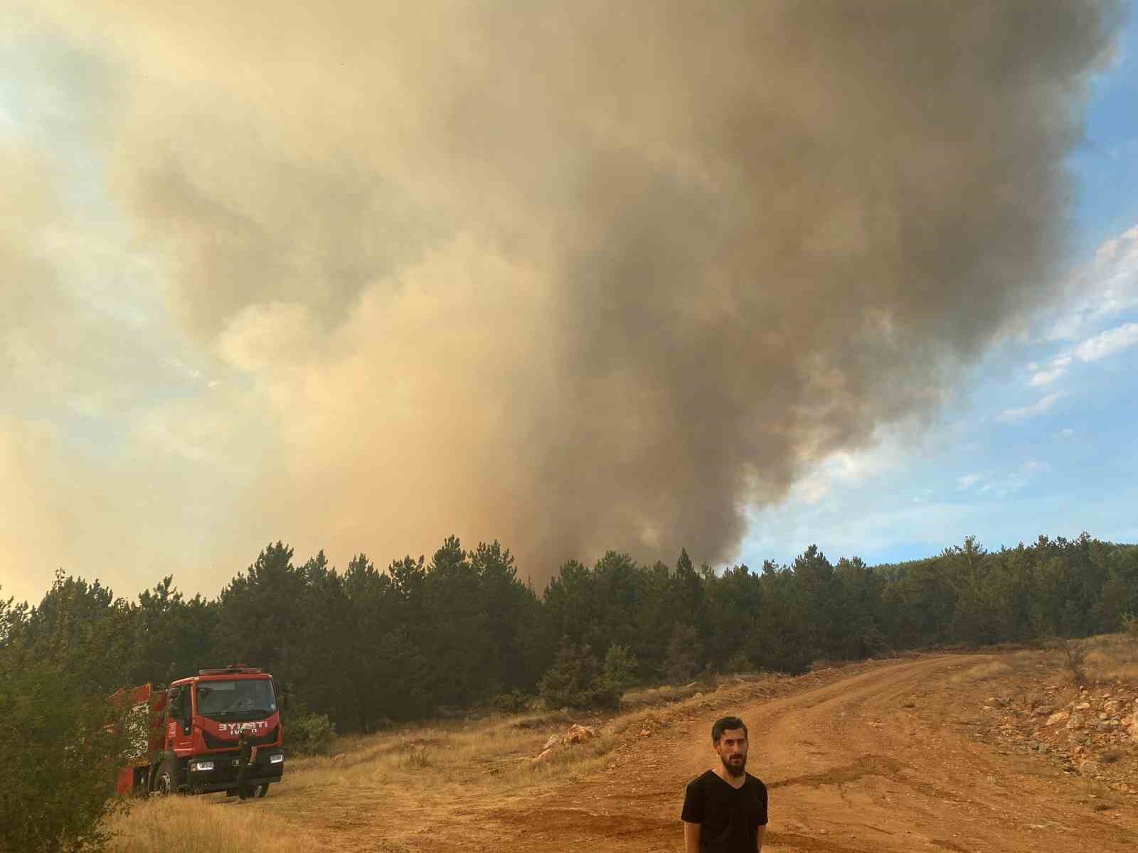 Çankırı’daki orman yangınına havadan ve karadan müdahale
