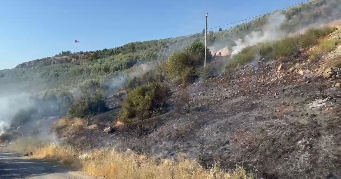 Bursa’da çıkan yangın ormanlık alana sıçramadan söndürüldü
