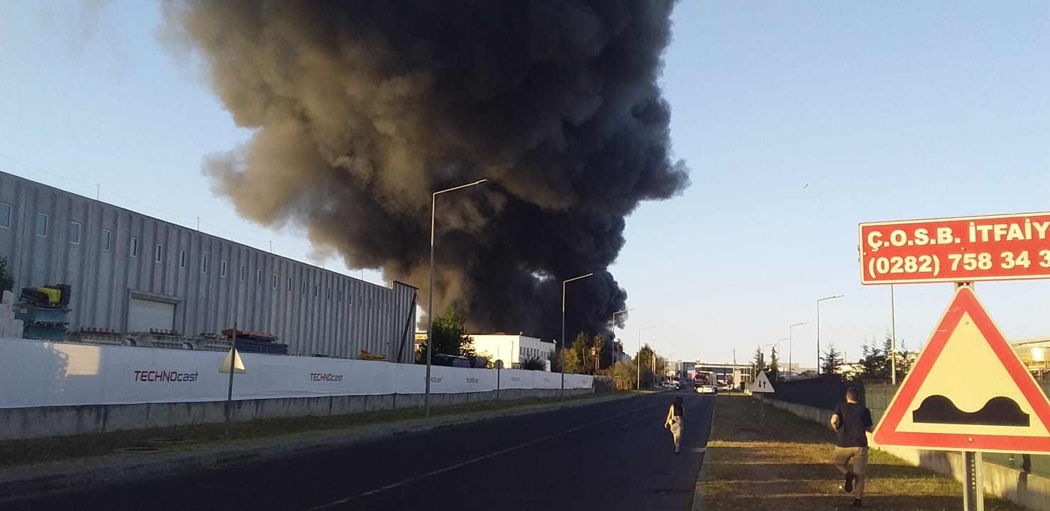 Tekirdağ’da plastik fabrikasında yangın
