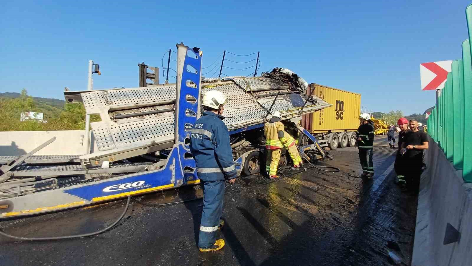 Düzce’de feci kazada ölen ve yaralananların kimlikleri belli oldu
