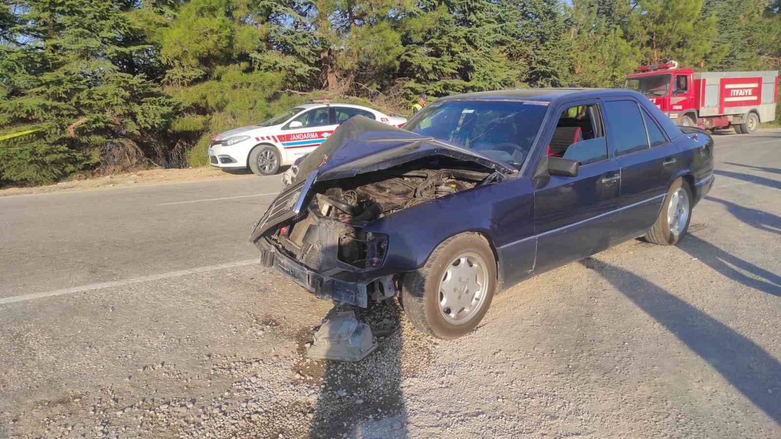 Isparta’da otomobil patpatla çarpıştı: 2 ölü, 8 yaralı
