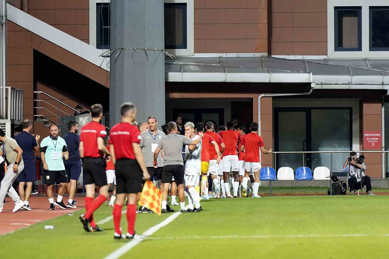 Trendyol Süper Lig: Eyüpspor: 0 - Bodrum FK: 1 (İlk yarı)
