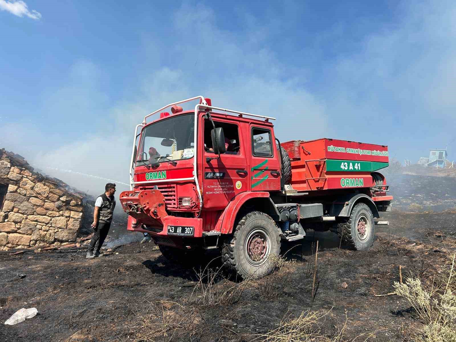 Kütahya’da evde çıkan yangın ormana sıçramadan söndürüldü
