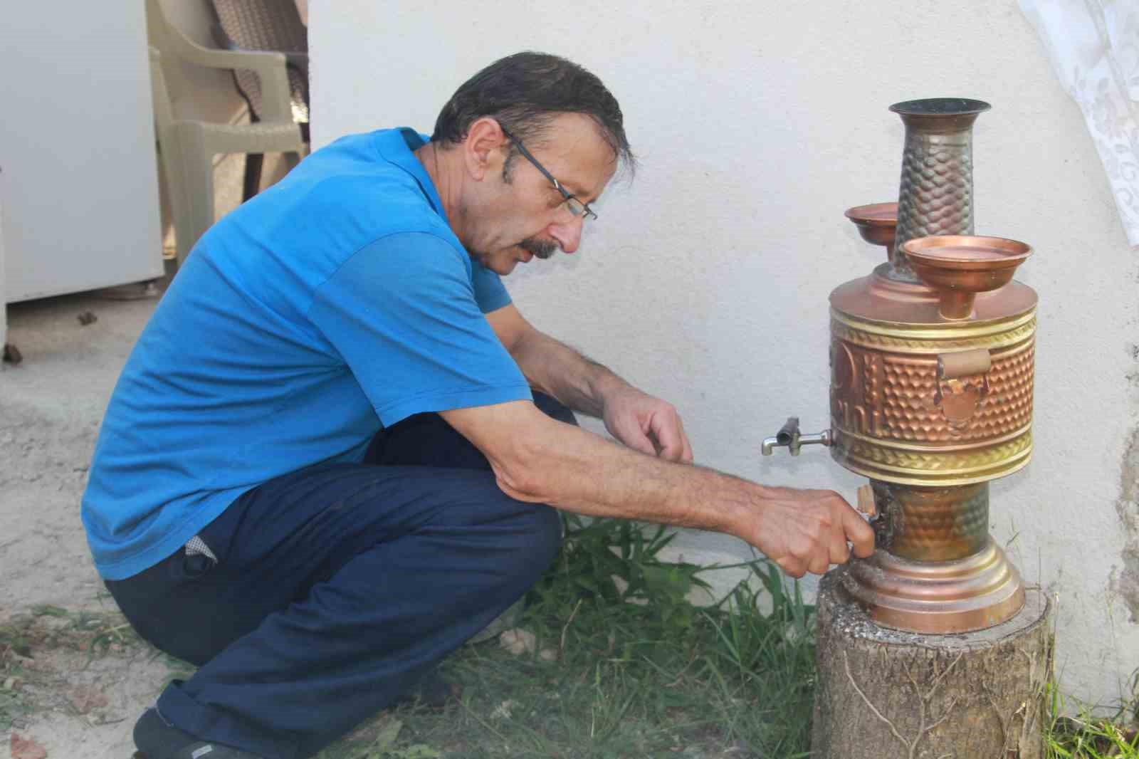 Evindeki buzdolabını bahçesine taşıyıp ‘hayrata’ dönüştürdü
