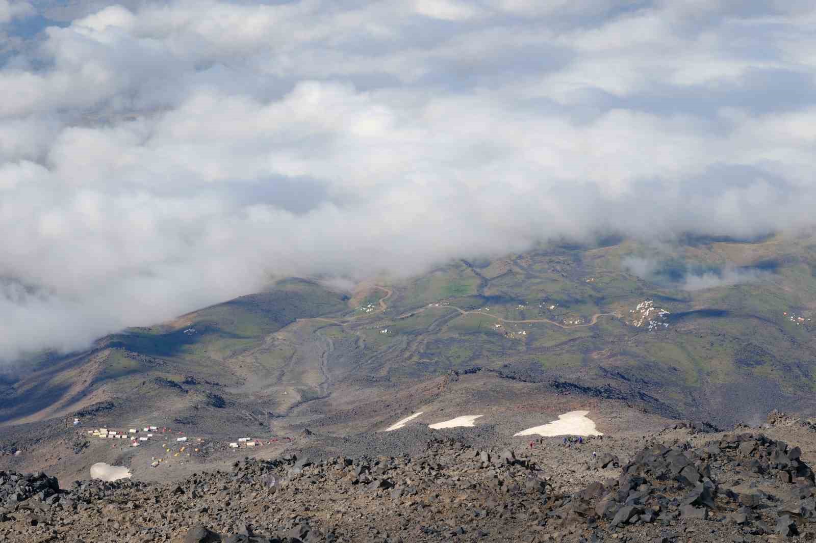 Gümüşhaneli dağcılar 12. kez Türkiye’nin zirvesinde
