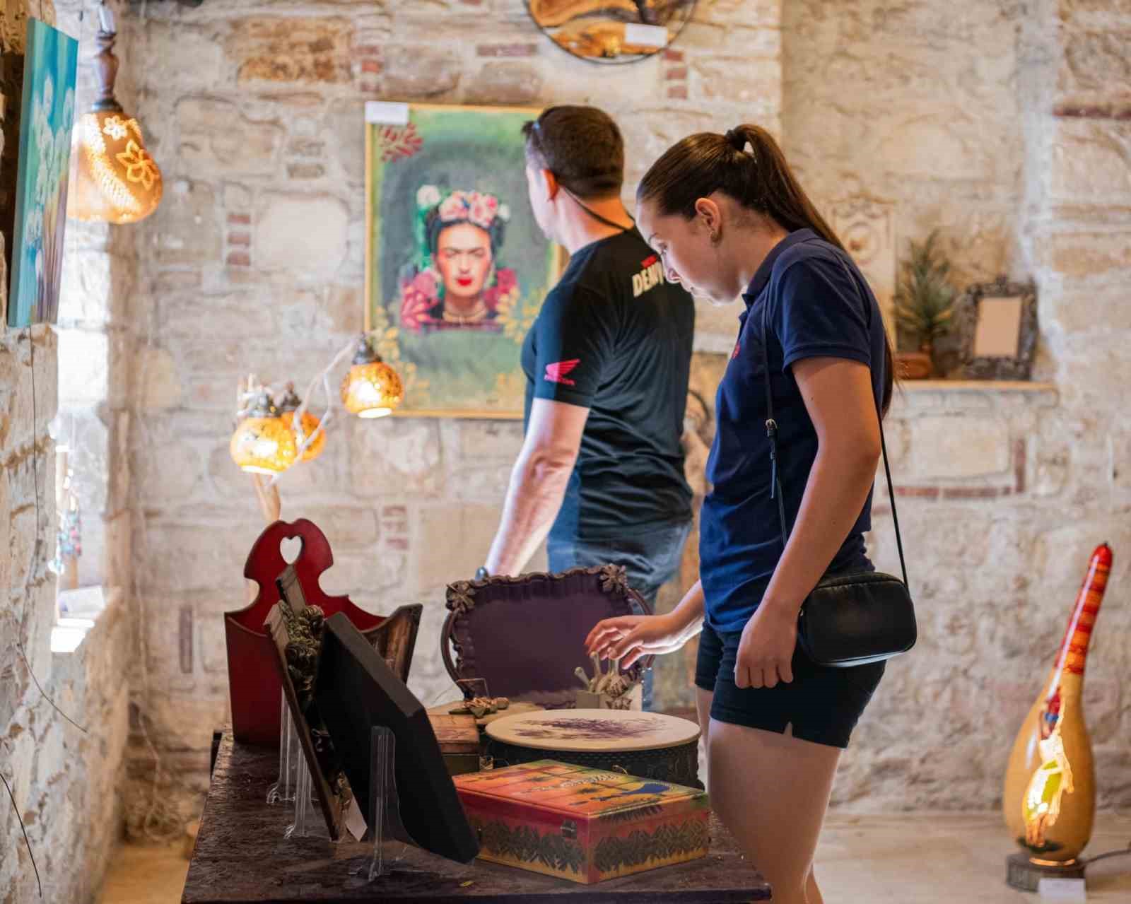 Kuşadası İbramaki Sanat Galerisi, el sanatları sergisine ev sahipliği yapıyor
