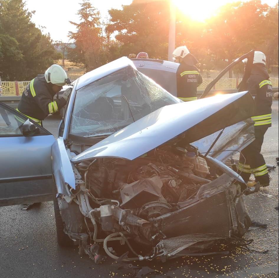 Konya’da tır ile çarpışan otomobildeki 2 kişi hayatını kaybetti
