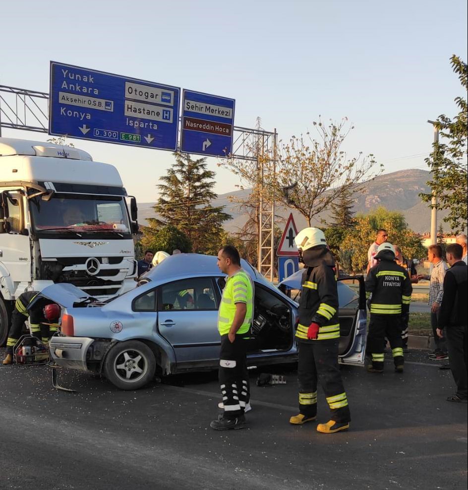 Konya’da tır ile çarpışan otomobildeki 2 kişi hayatını kaybetti
