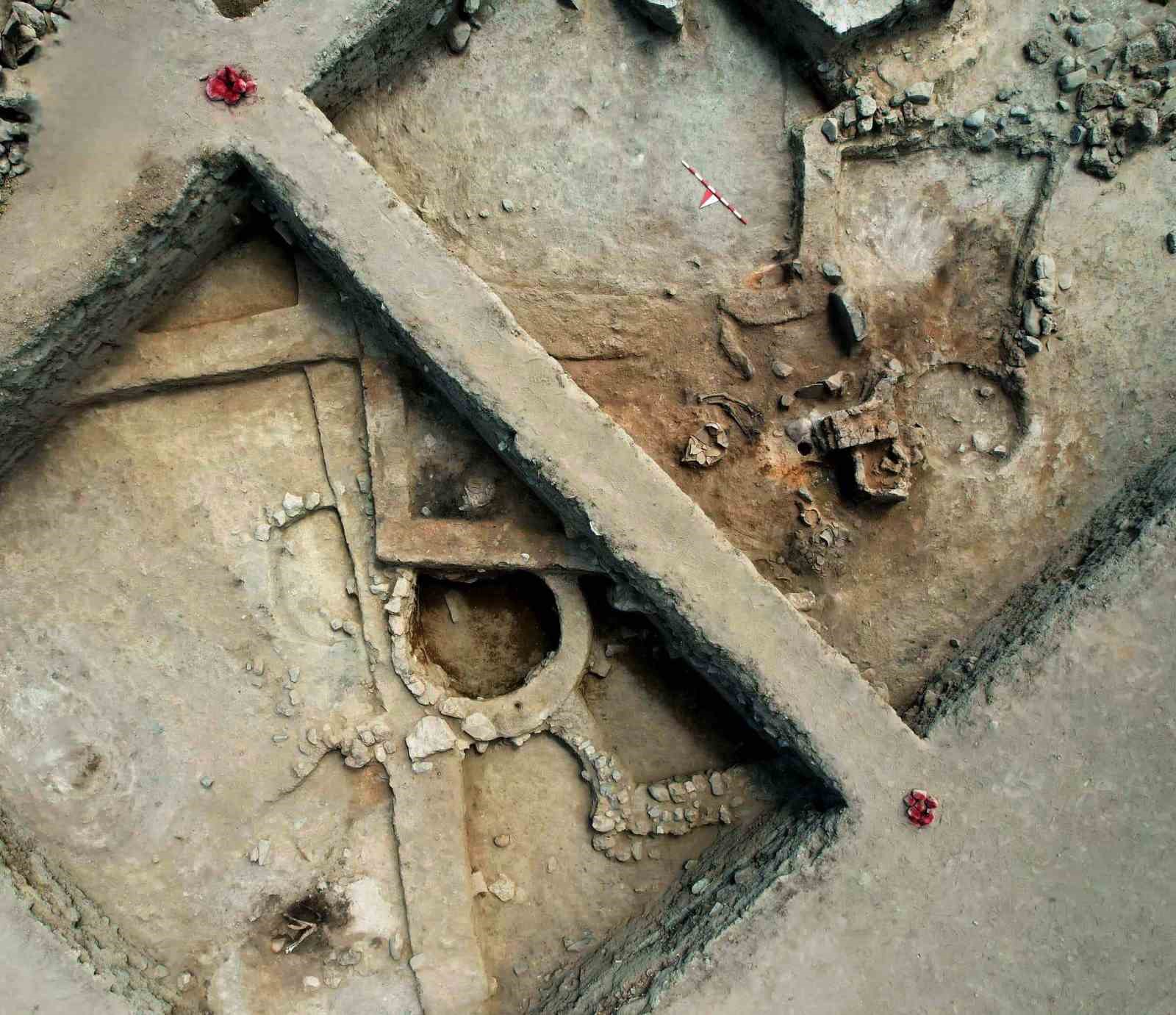 Tavşanlı Höyük’te 3 bin 750 yıllık silindir mühür gün yüzüne çıktı
