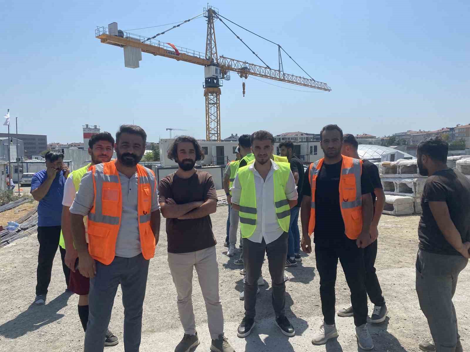 Bakırköy’de metro inşaatında paralarını alamayan işçiler kuleye çıkıp eylem yaptı
