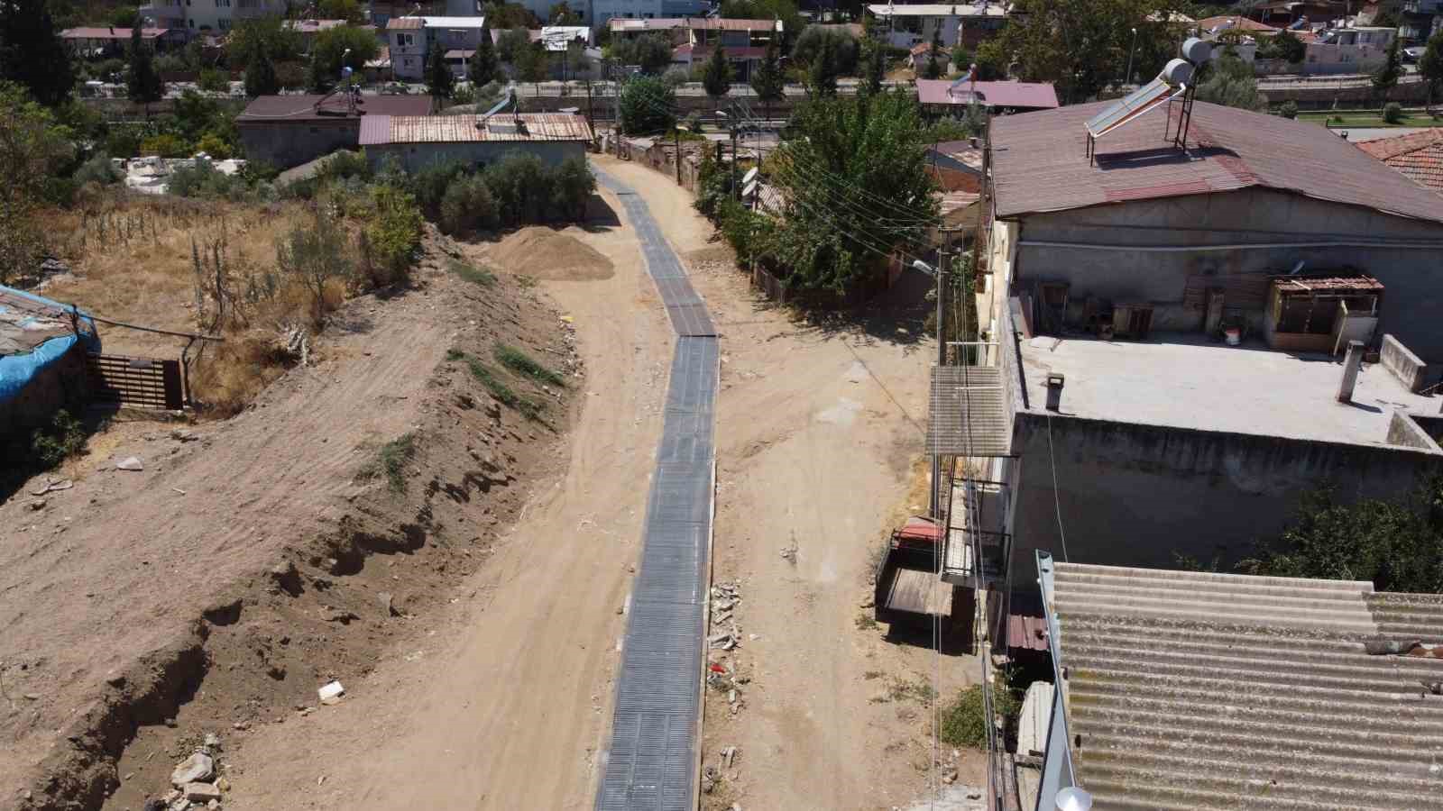 Nazilli Pınarbaşı Mahallesi’nde yol yapım çalışmaları sürüyor
