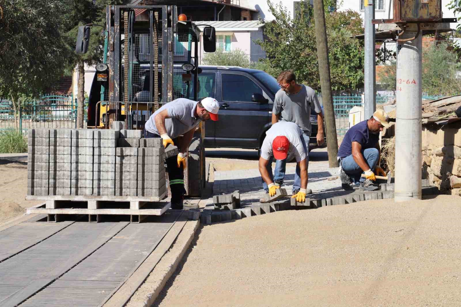 Nazilli Pınarbaşı Mahallesi’nde yol yapım çalışmaları sürüyor
