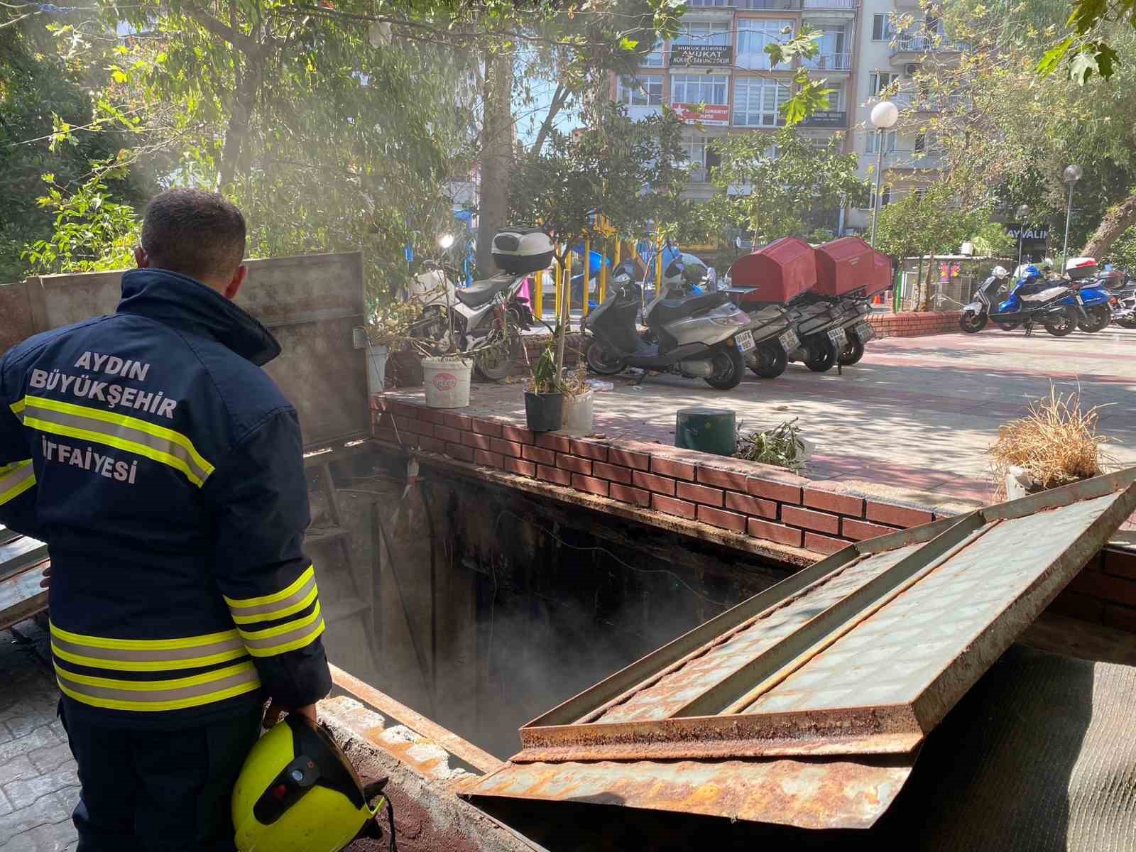 Yeraltı trafosunda çıkan dumanlar panikletti
