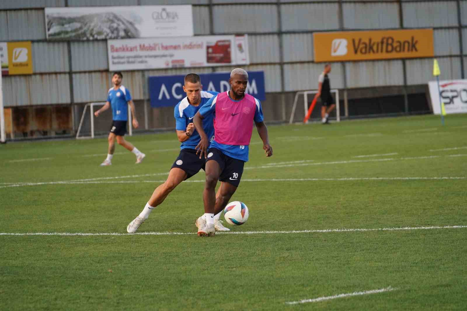 Çaykur Rizespor, Fenerbahçe hazırlıklarına başladı
