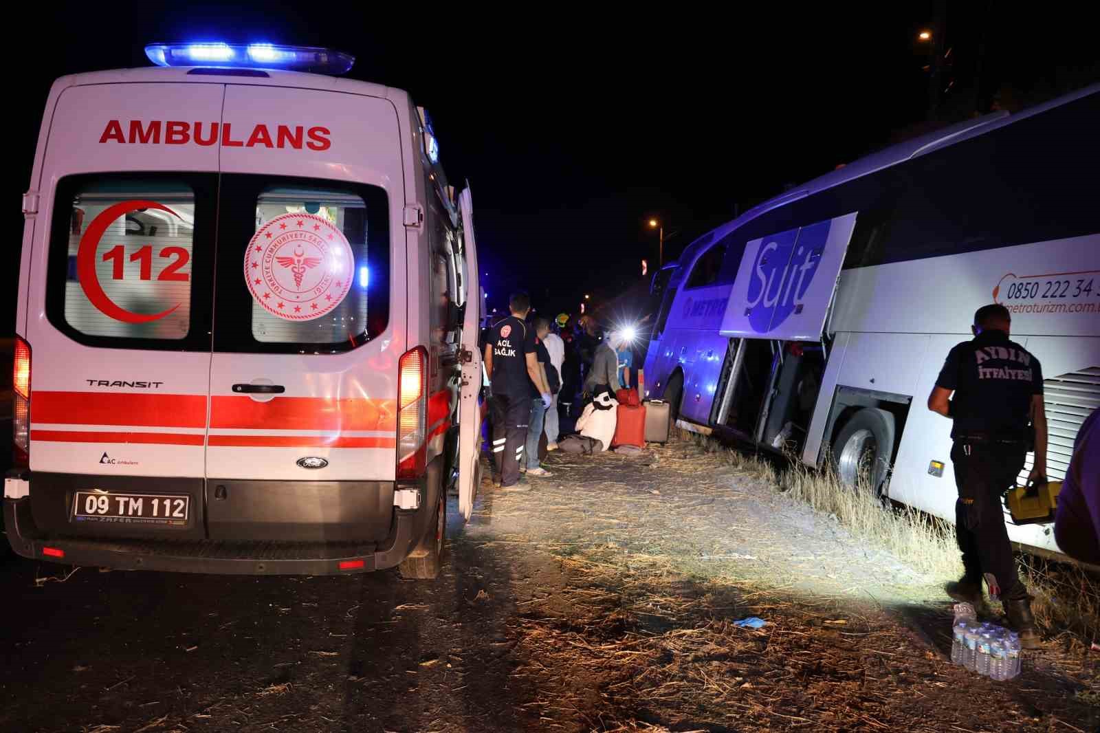 Aydın’da kontrolden çıkan yolcu otobüsü yan yattı: 1 ölü, 10 yaralı
