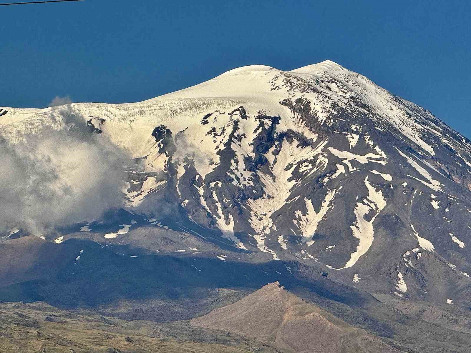 Ağrı Dağı ihtişamıyla göz kamaştırıyor
