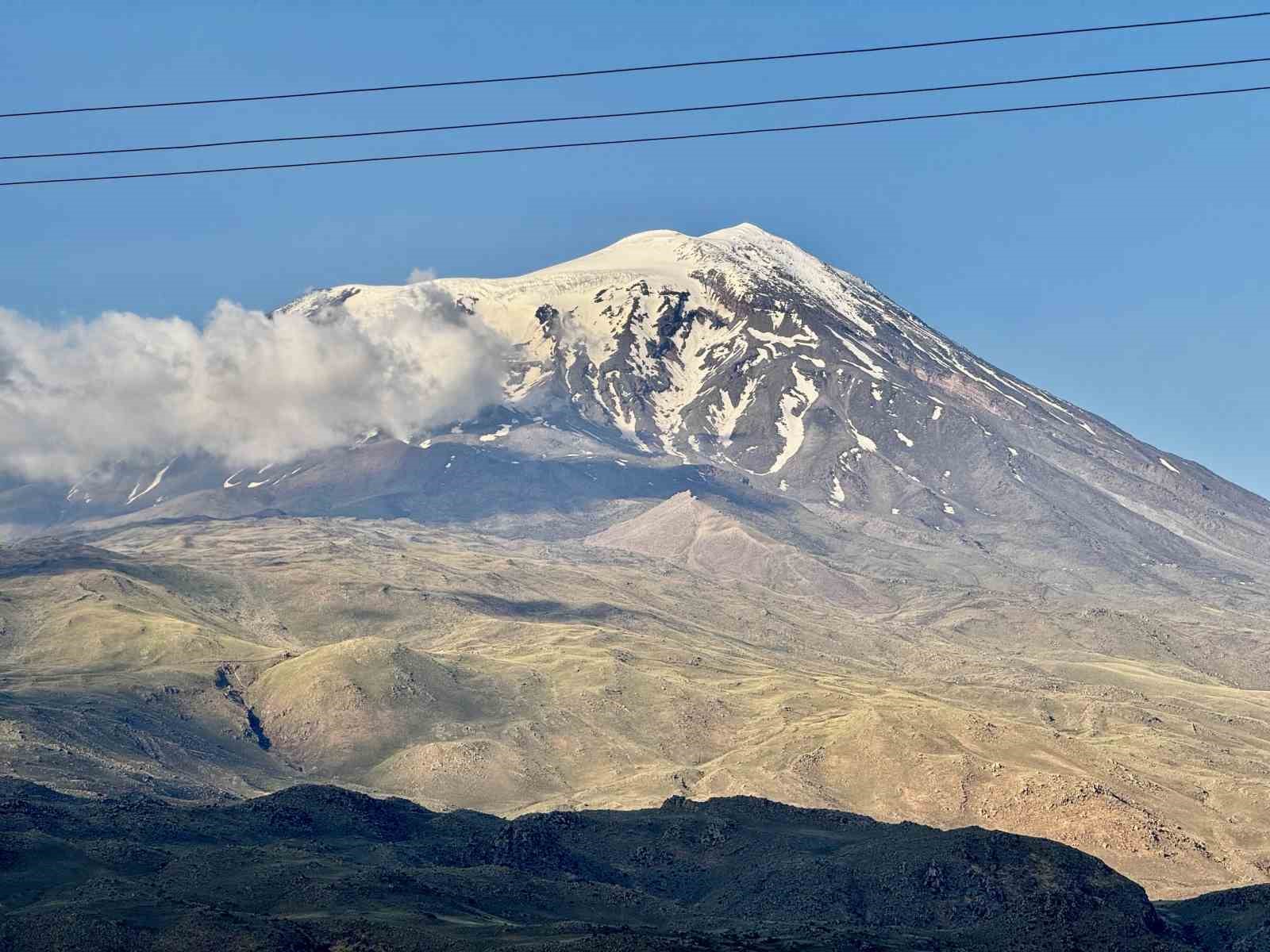 Ağrı Dağı ihtişamıyla göz kamaştırıyor
