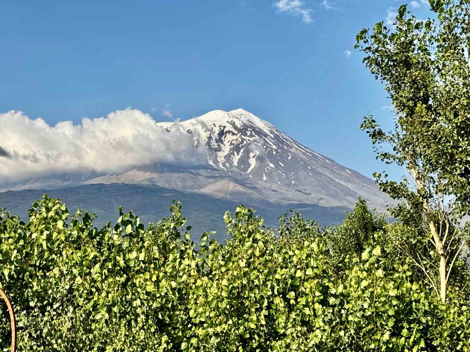 Ağrı Dağı ihtişamıyla göz kamaştırıyor
