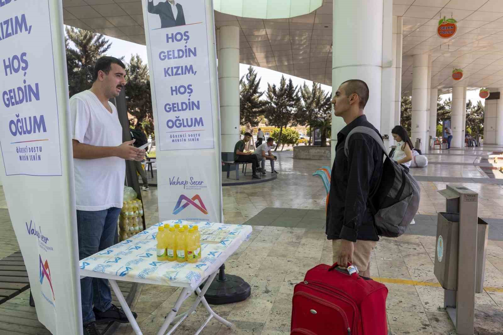 Üniversiteye kayıt için gelen öğrencilere yönelik bilgilendirme stantları açıldı
