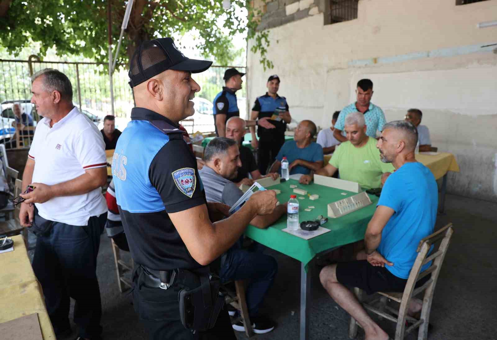 Polis ‘Çocuklar boğulmasın’ diye kapı kapı gezdi
